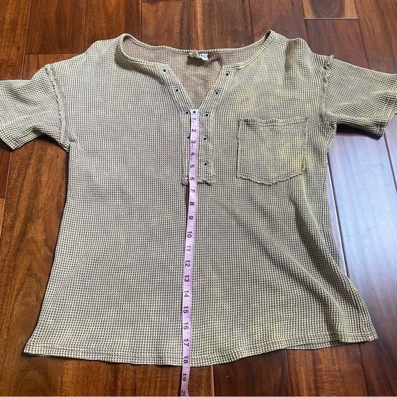 Bibi Waffle Knit Frayed Yellow Mustard Top Rivet Hole Neckline Size Medium - Picture 6 of 6